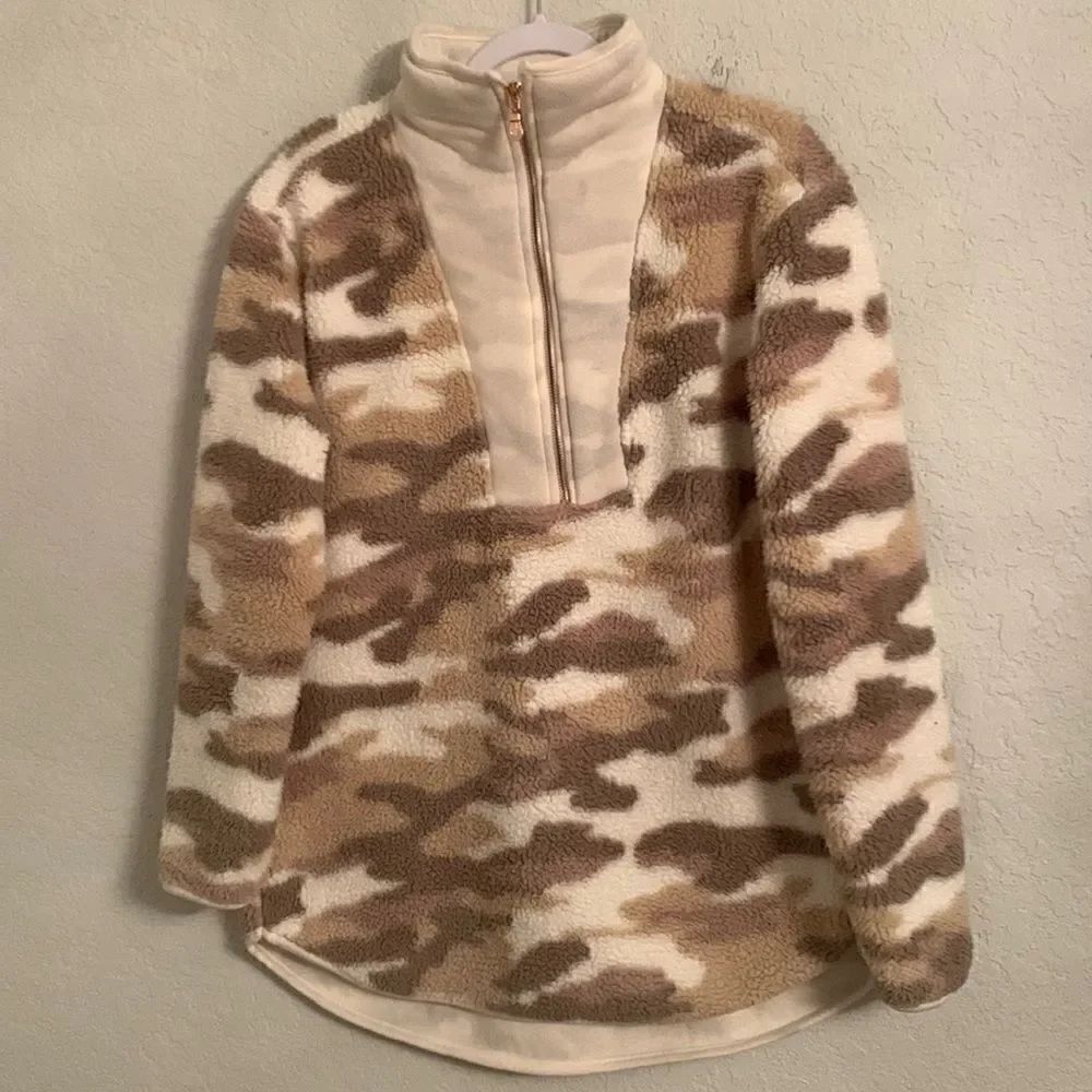 Cupid Sherpa Stand Collar Camo Print Sweater Pullover Size L